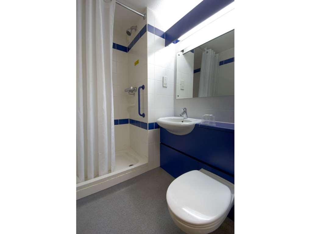 Travelodge Basildon Room photo