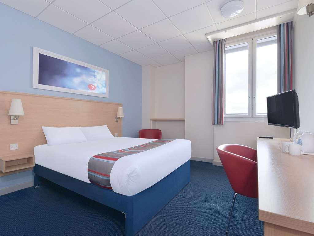 Travelodge Basildon Room photo