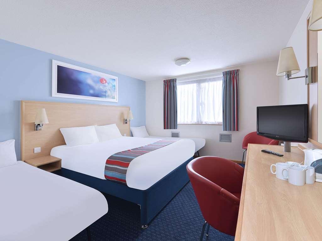 Travelodge Basildon Room photo