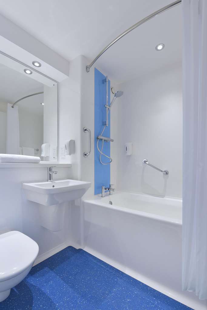 Travelodge Basildon Room photo